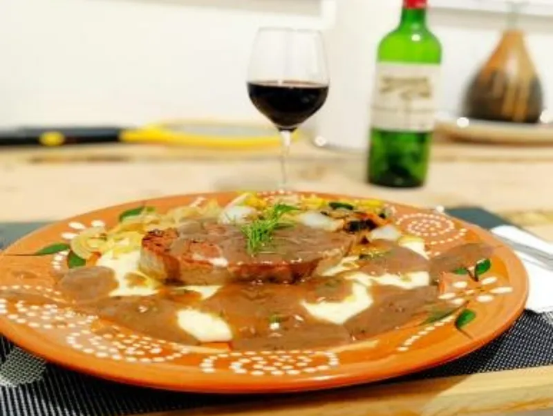 Bife de Atum Salsa Vinho do Porto